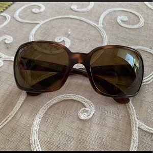 Tortoiseshell Ray-Ban women’s sunglasses